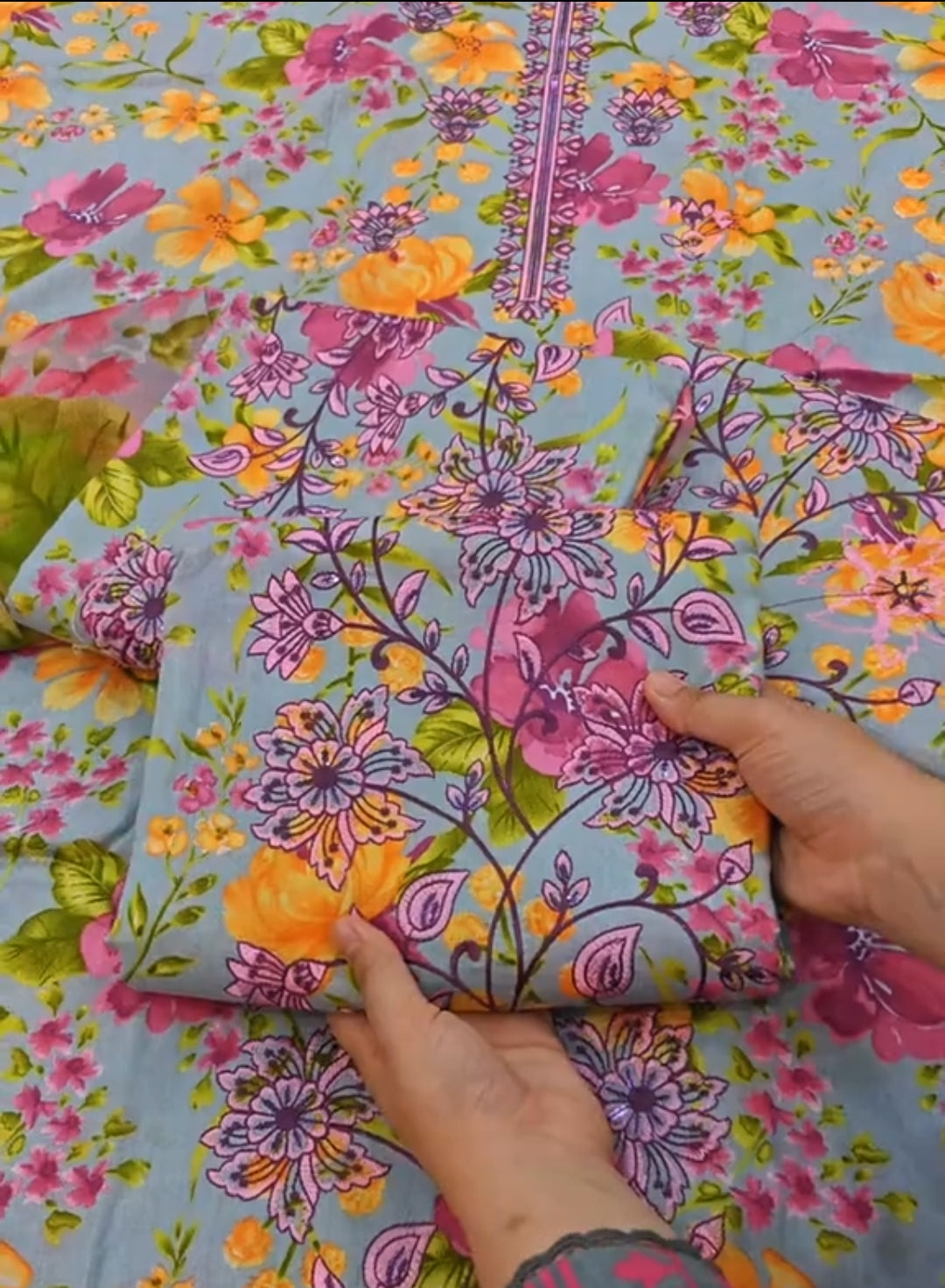 Printed with embroidered three piece article io234