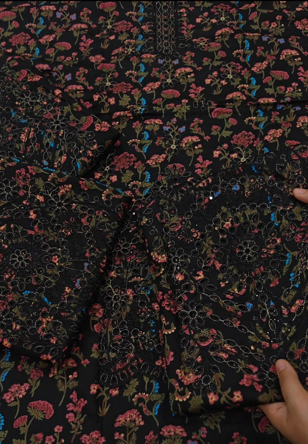 Printed with embroidered three piece article sz313
