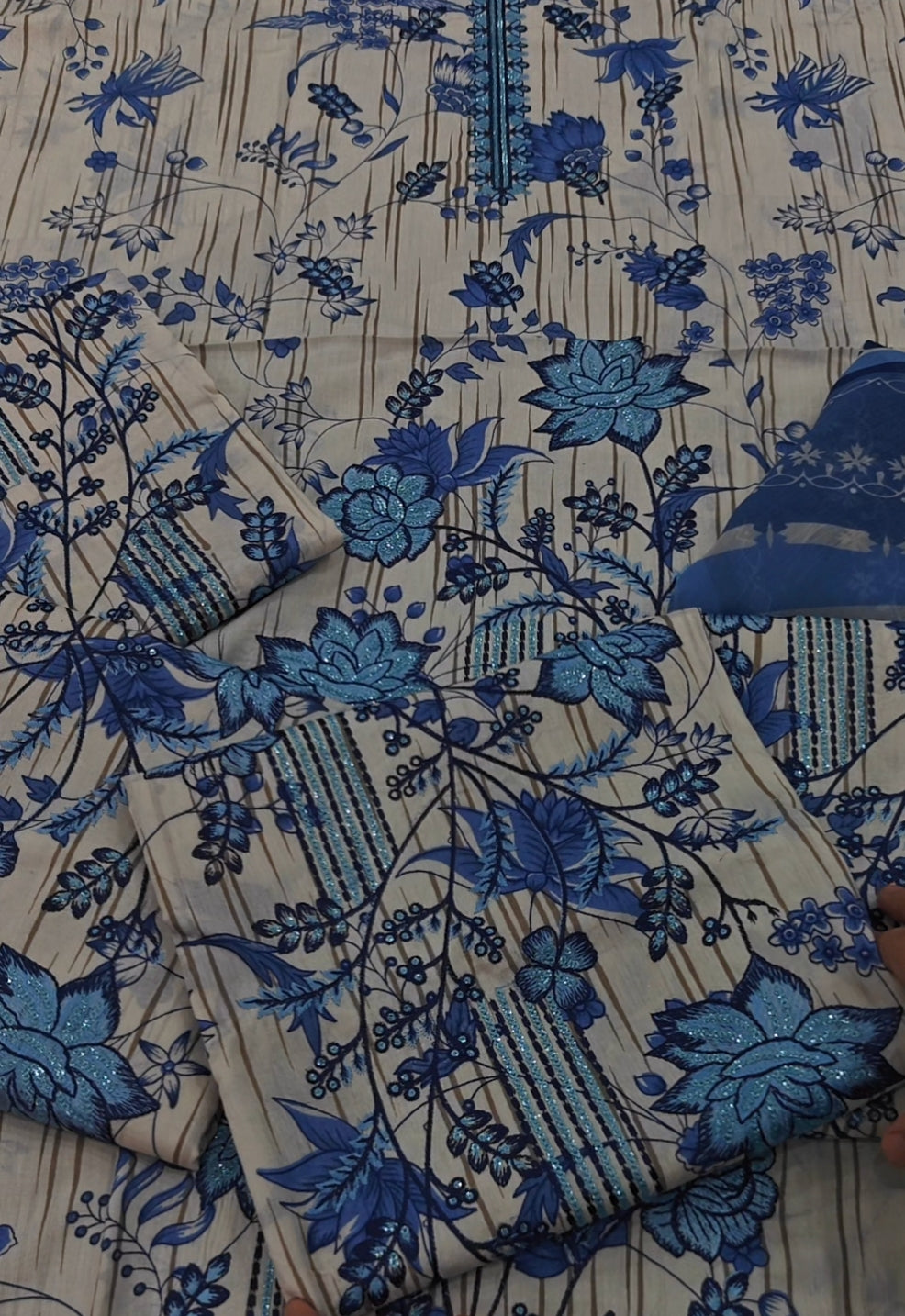 Printed with embroidered three piece article ek467