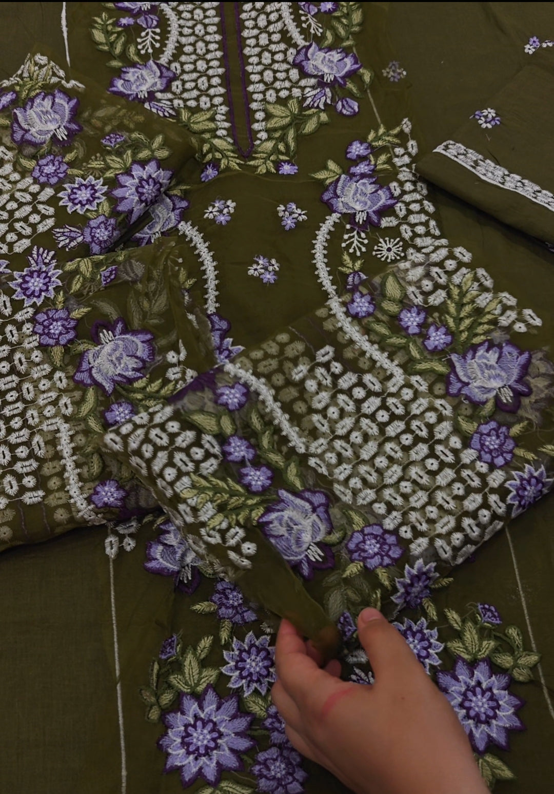 Embroidered with patches two piece article eh478