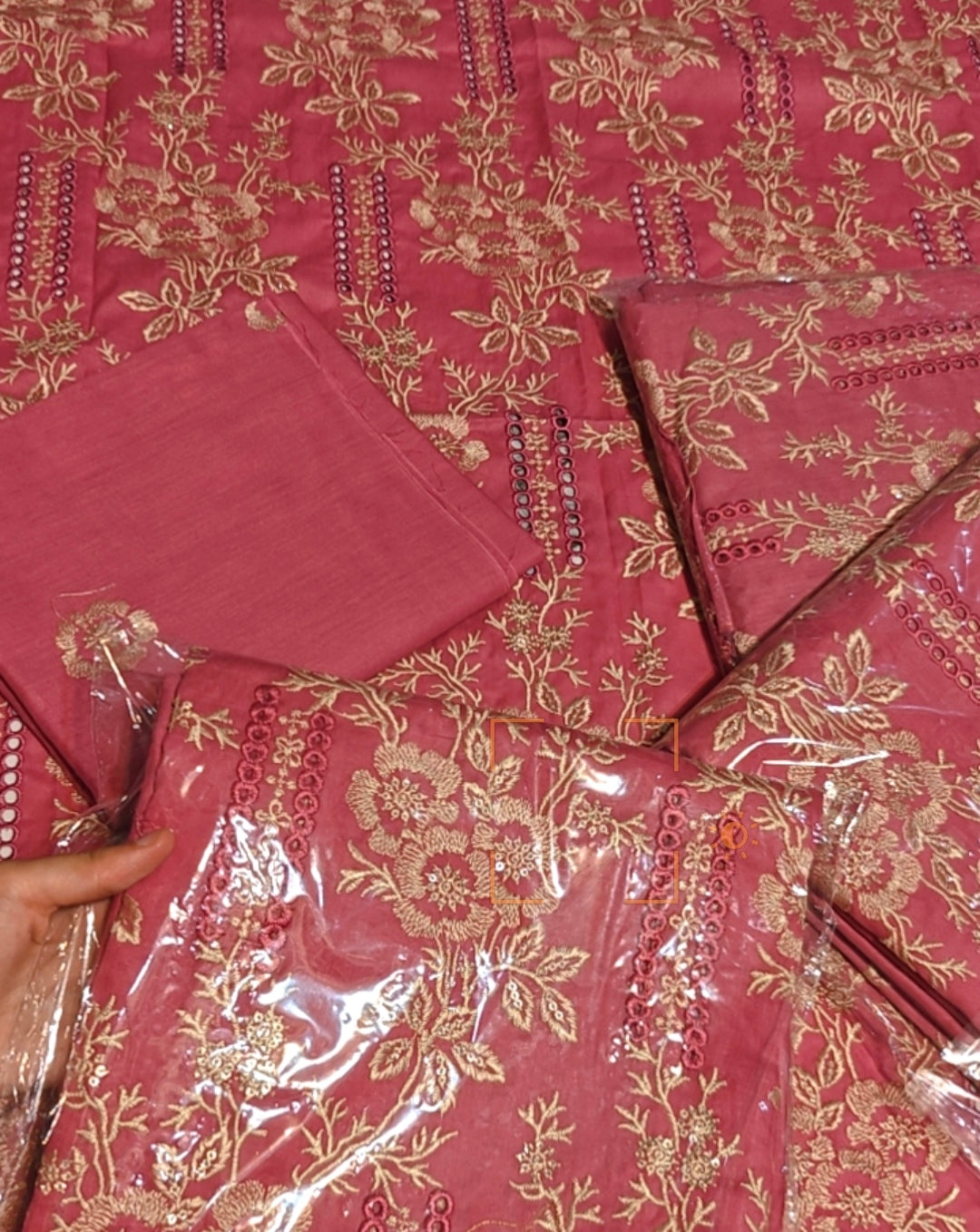 Embroidered two piece article dkl879