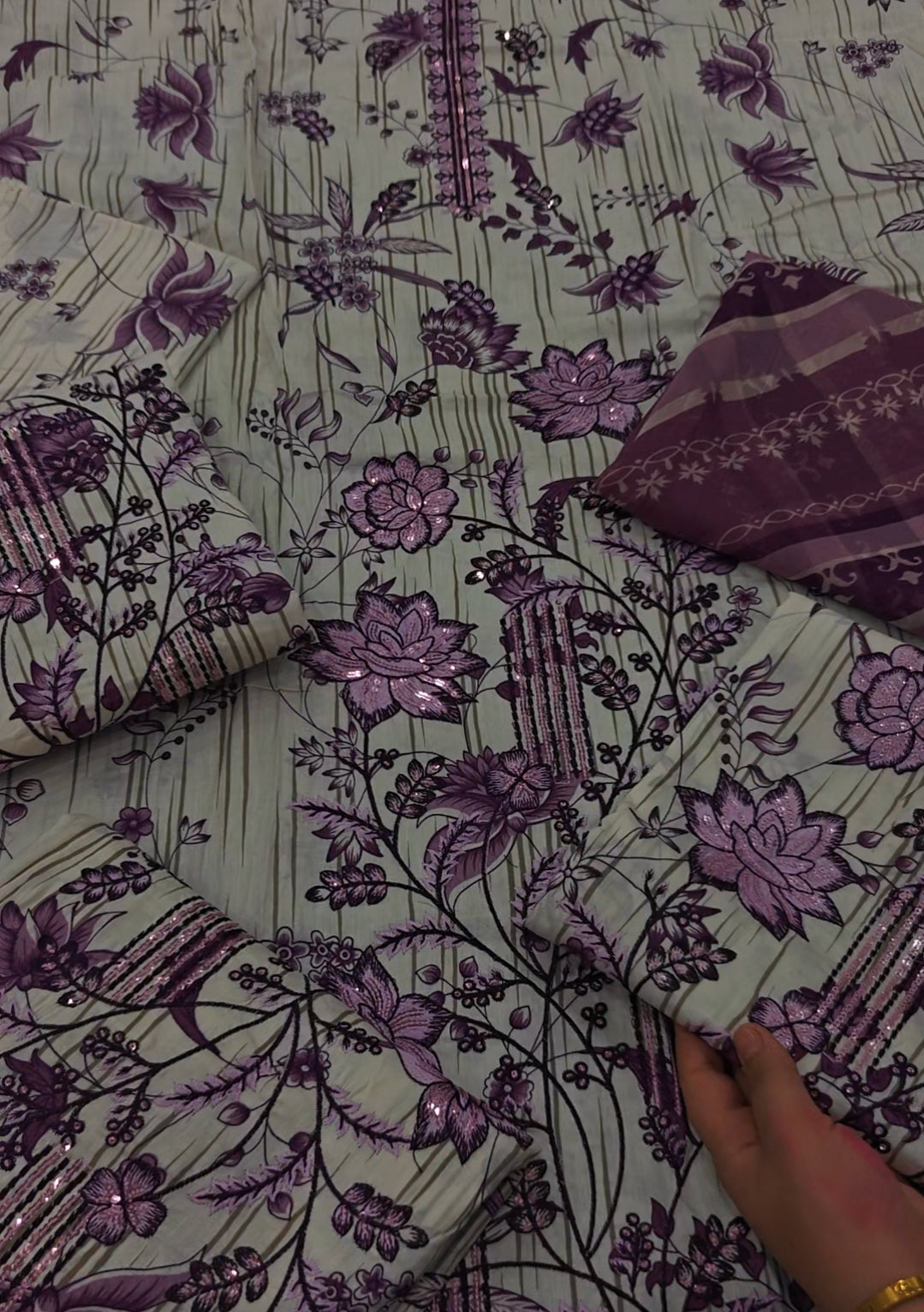 Printed with embroidered three piece article wj532