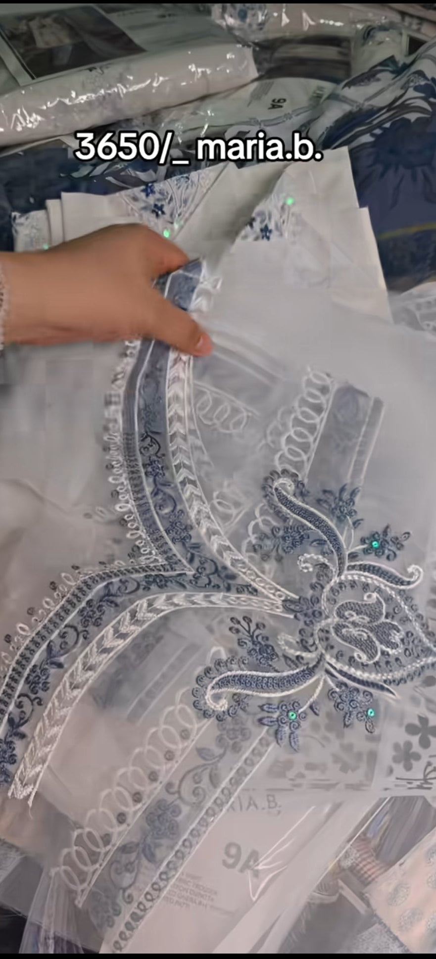 BEAUTIFUL MARIA B EMBROIDERED THREE PIECE ARTICLE WSJK65