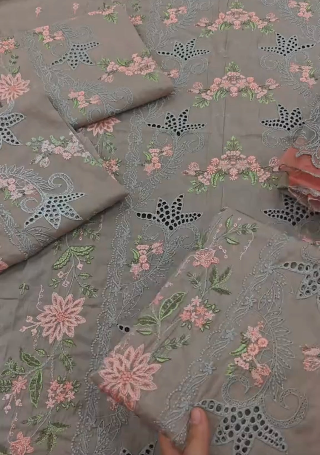 Lawn embroidered with patches three piece article gy852