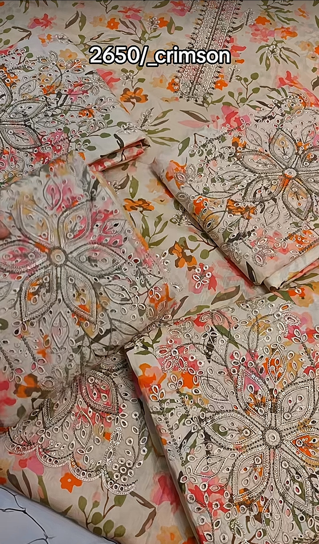 CRIMSON PRINTED AND EMBROIDERED THREE PIECE ARTICLE1400d